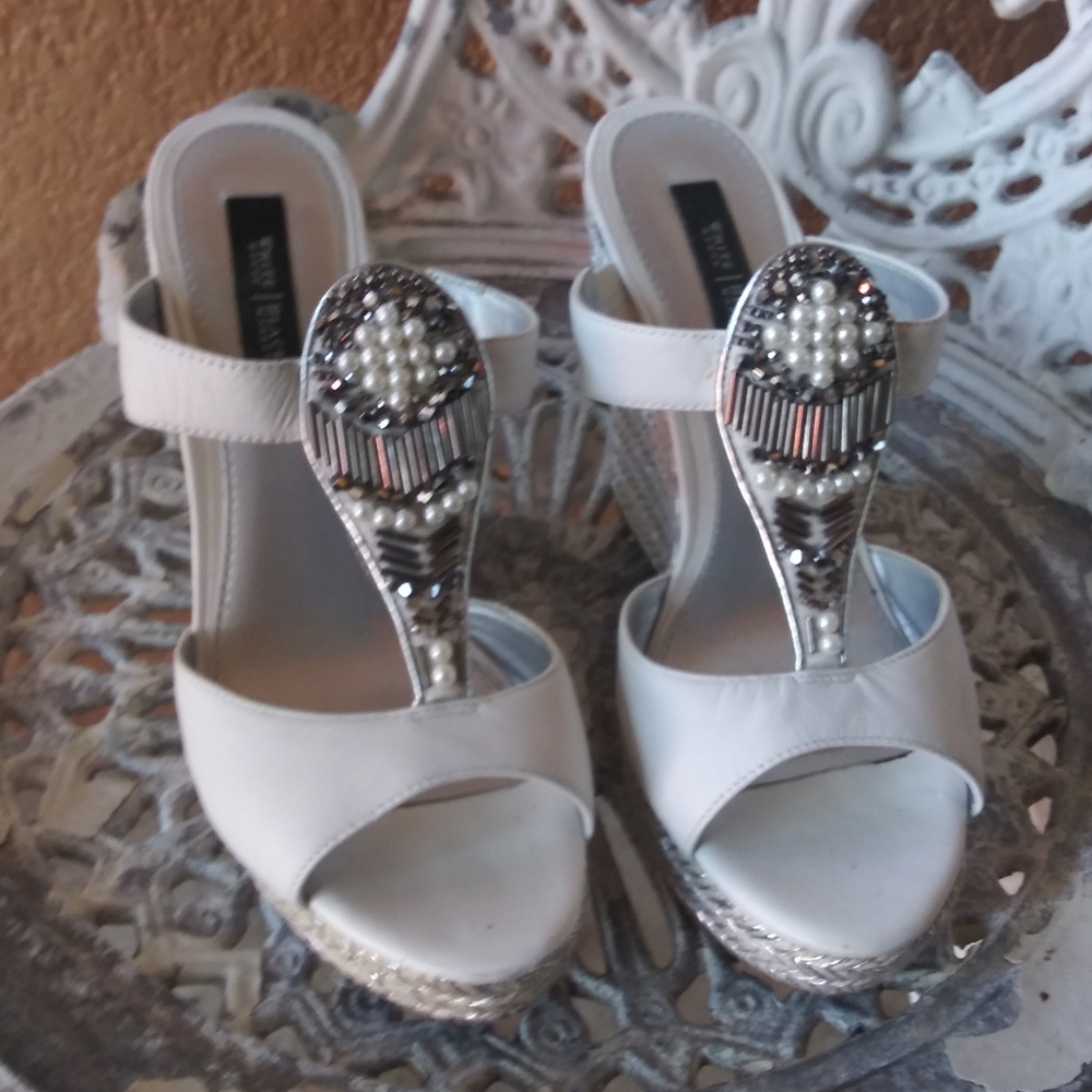 White House Black Market Wedges Size 8 EUC